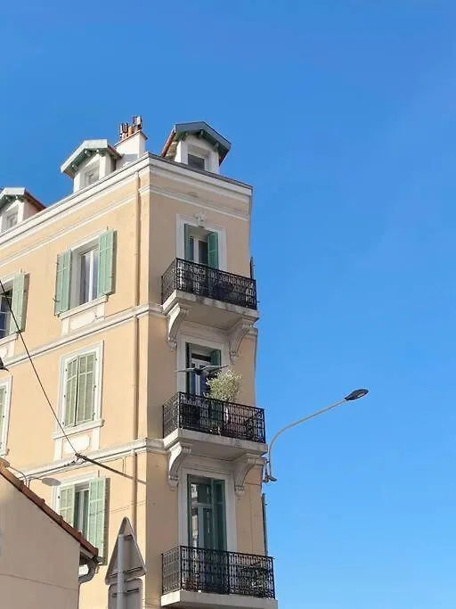 Appart Climatise Avec Parking Prive Dans Le Centre Cannes